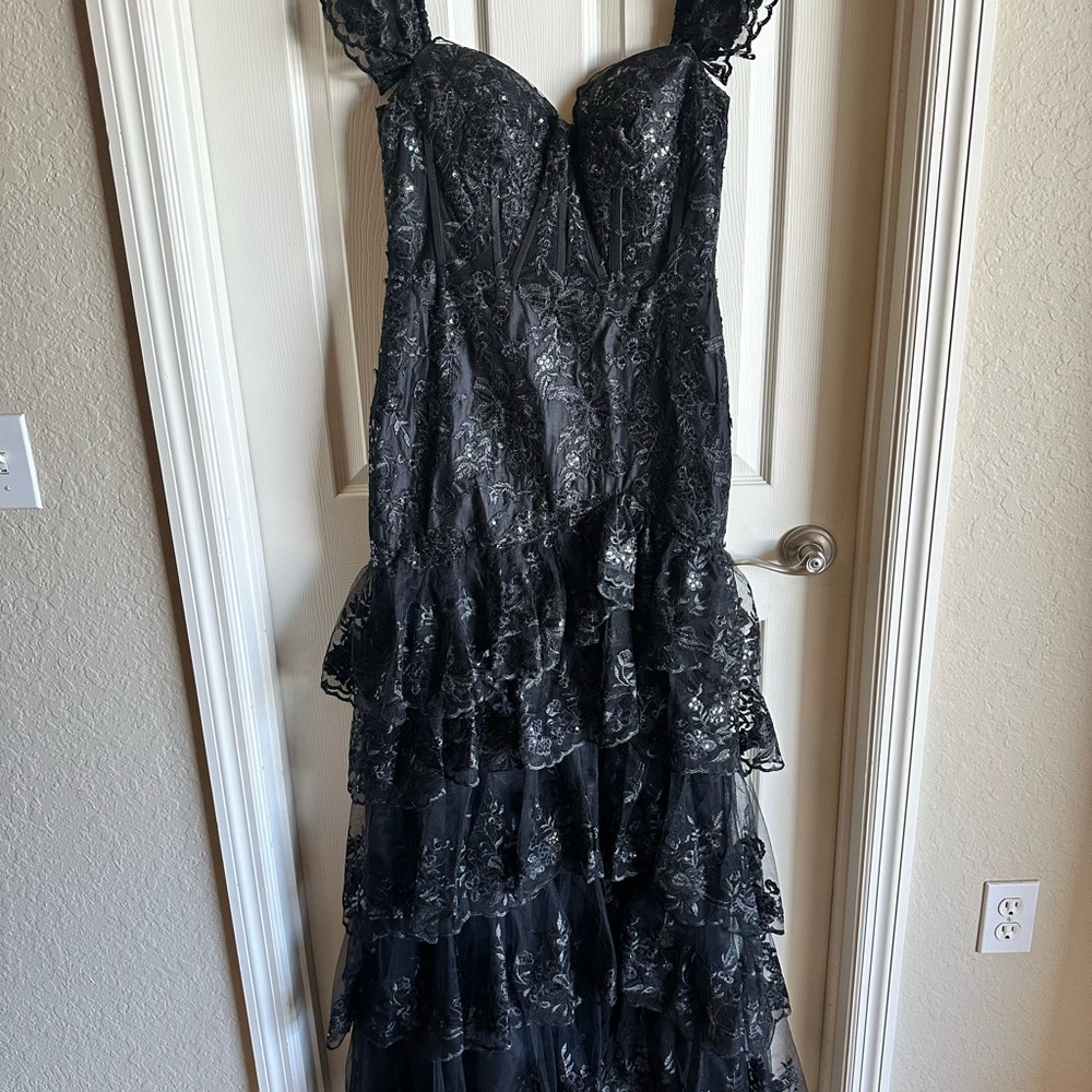Elegant/Formal Black Lace Evening Gown